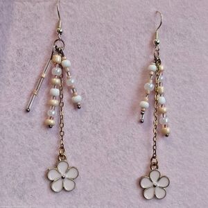 Handmade Beaded Flower Earrings: Pink/White - Hypoallergenic